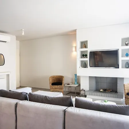 El Mar Seaview Penthouse 2 Bdr, 7 Min From