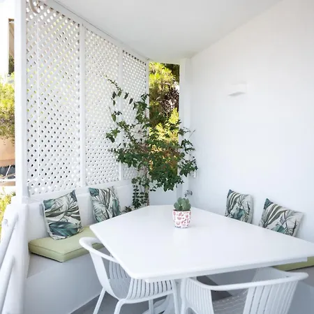 El Mar Seaview Penthouse 2 Bdr, 7 Min From